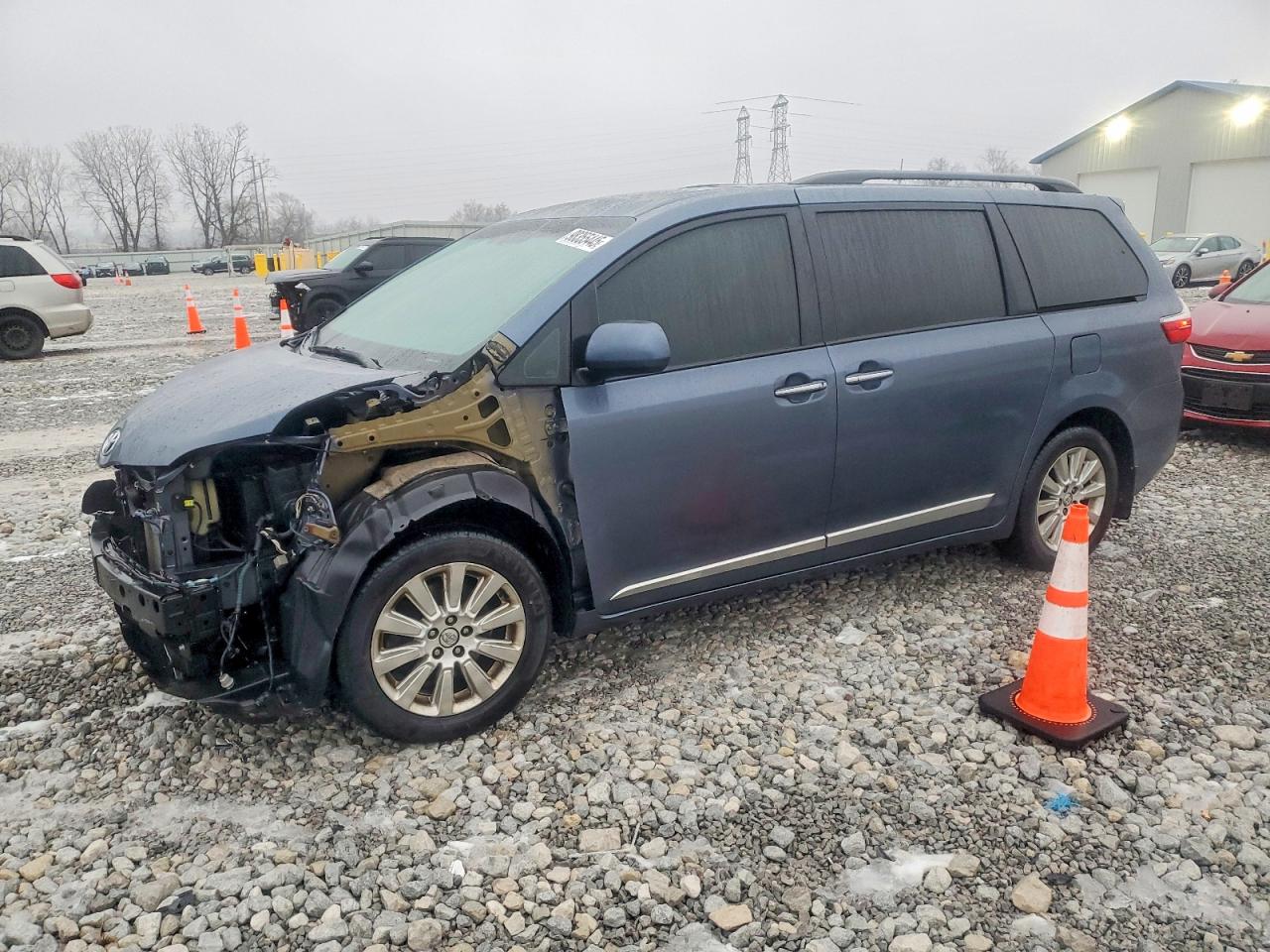 2016 TOYOTA SIENNA