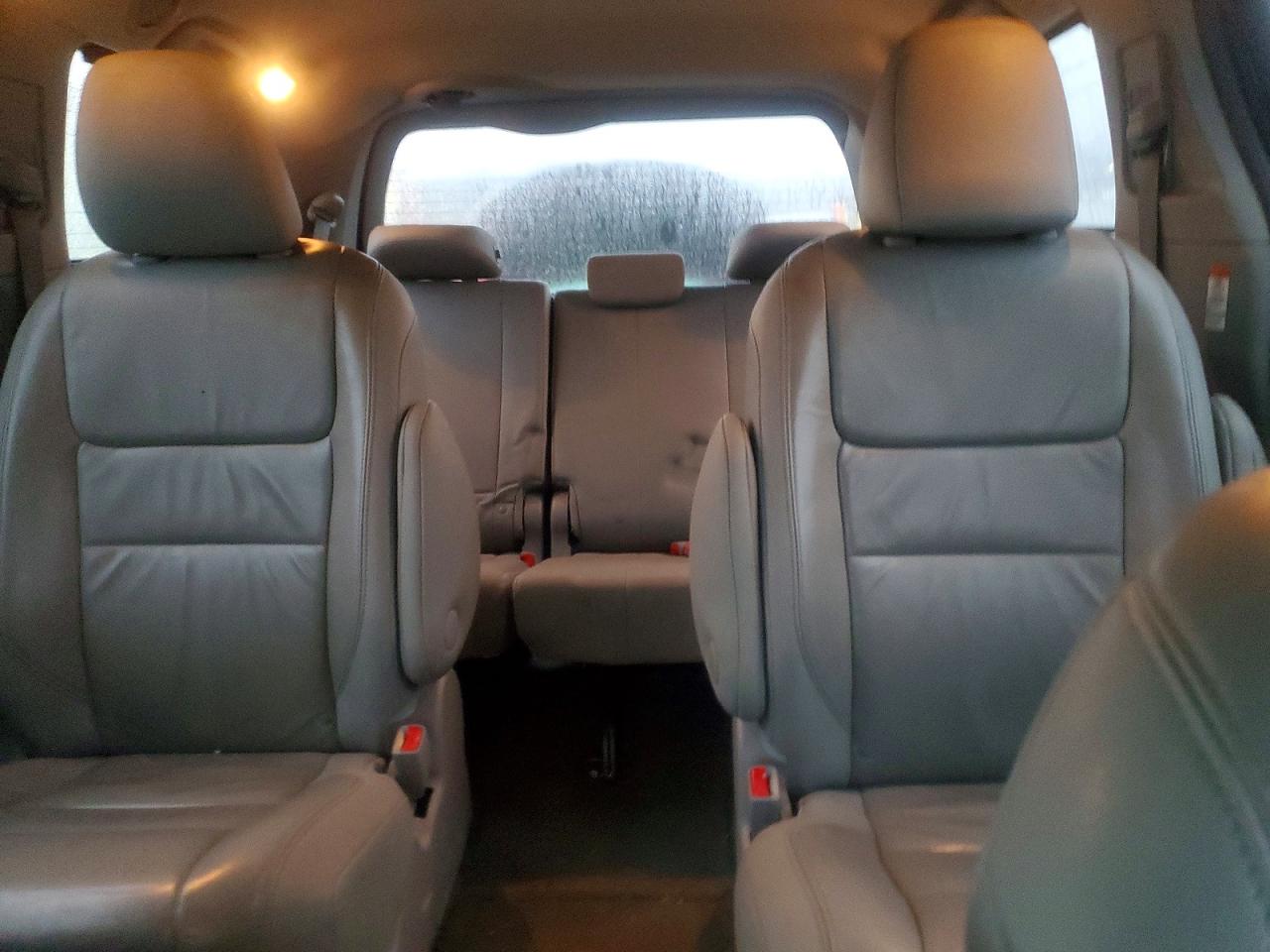 2016 TOYOTA SIENNA XLE photo 10