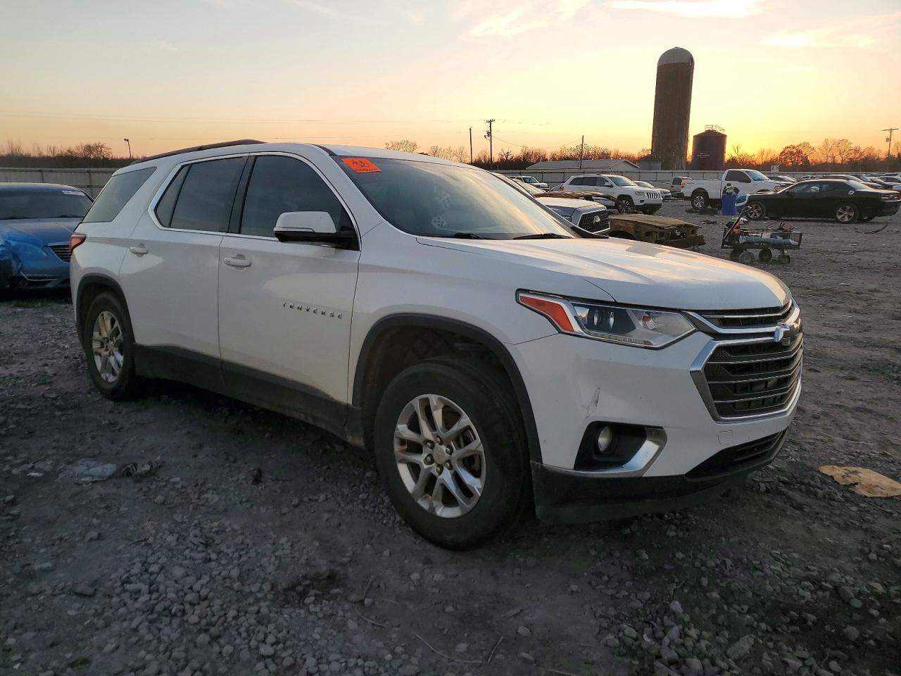 2019 CHEVROLET TRAVERSE LT photo 4