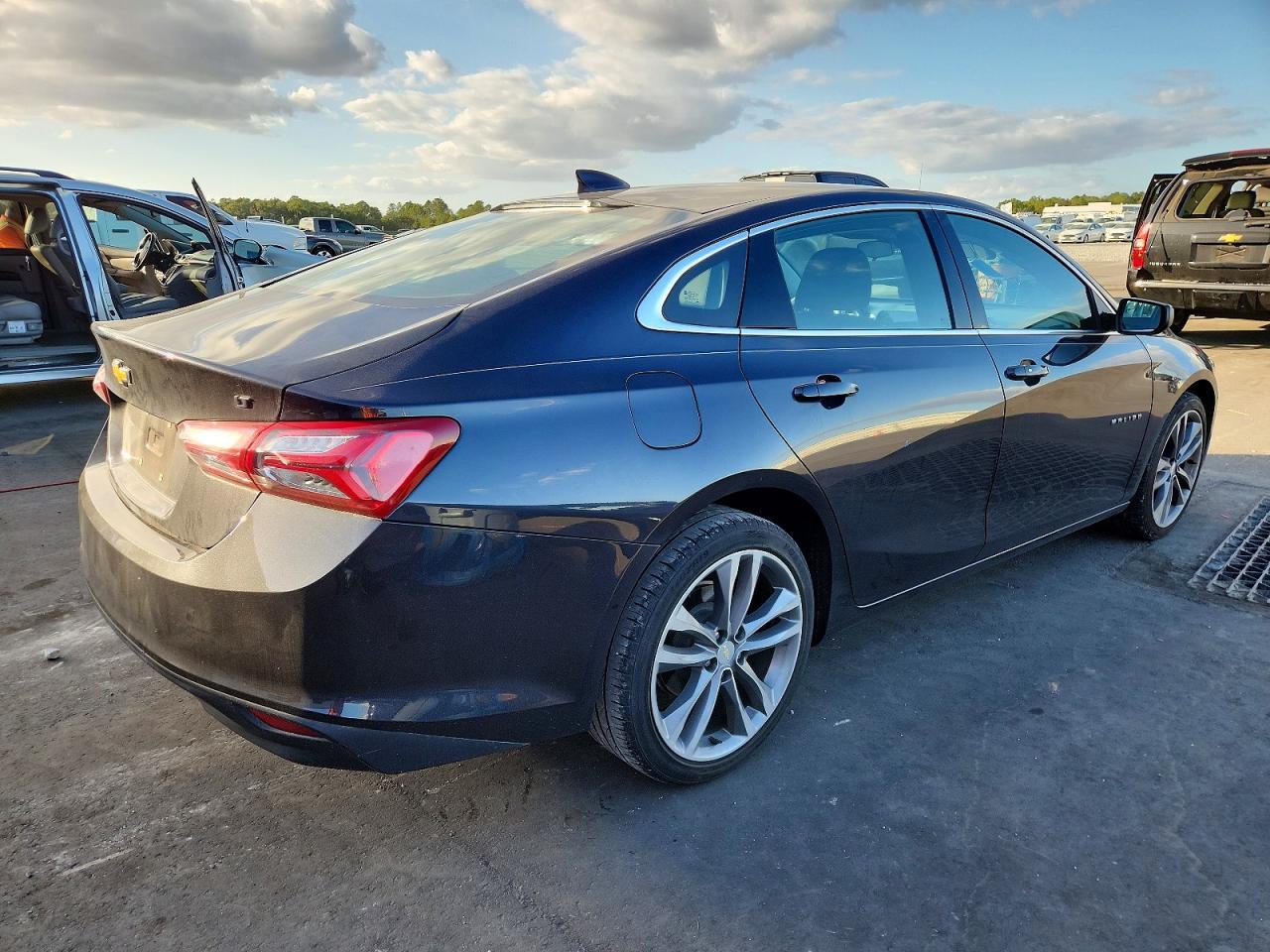 2022 CHEVROLET MALIBU LT photo 3