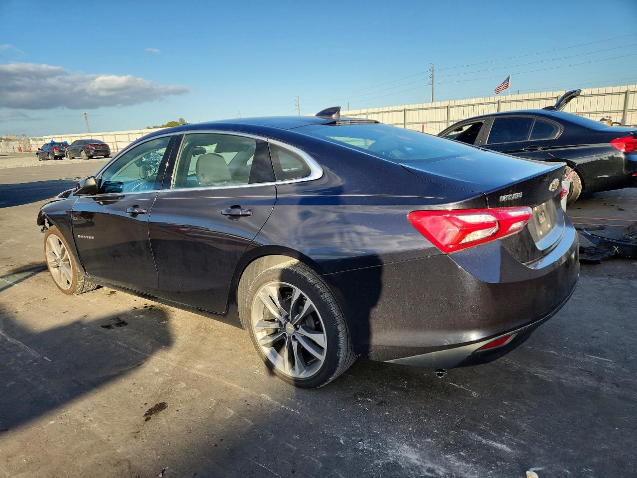 2022 CHEVROLET MALIBU LT photo 2