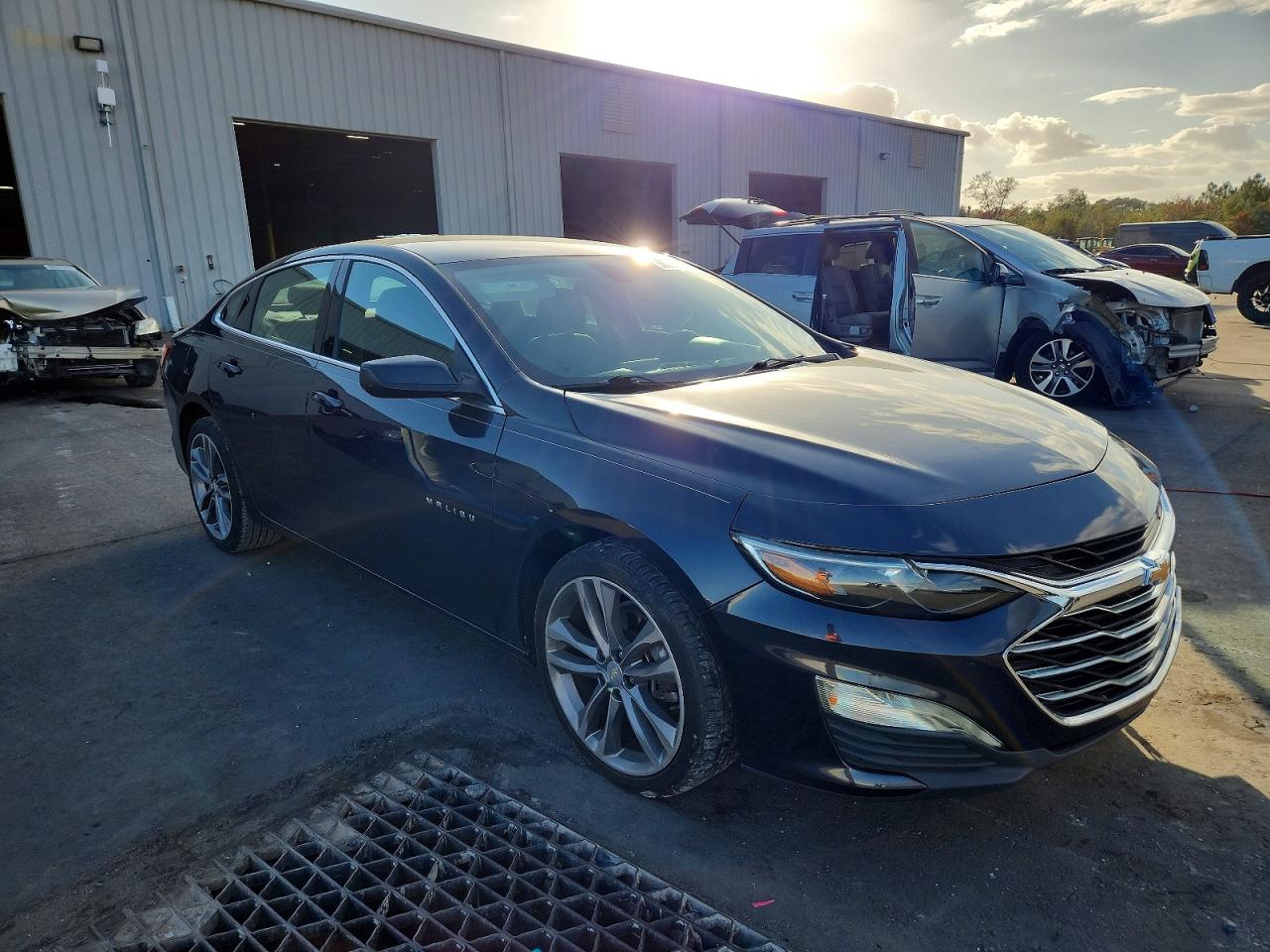 2022 CHEVROLET MALIBU LT photo 4