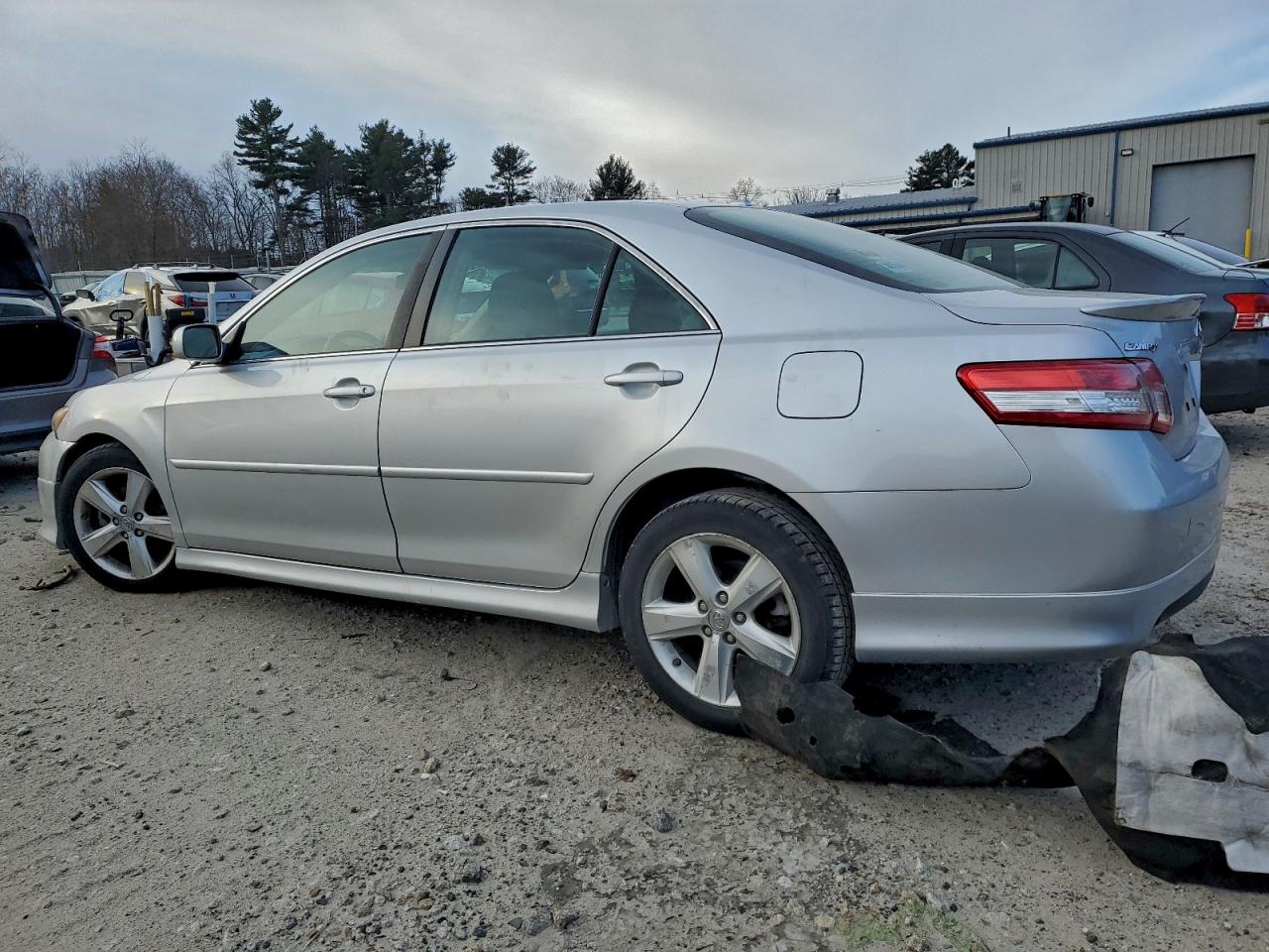 2011 TOYOTA CAMRY BASE photo 2