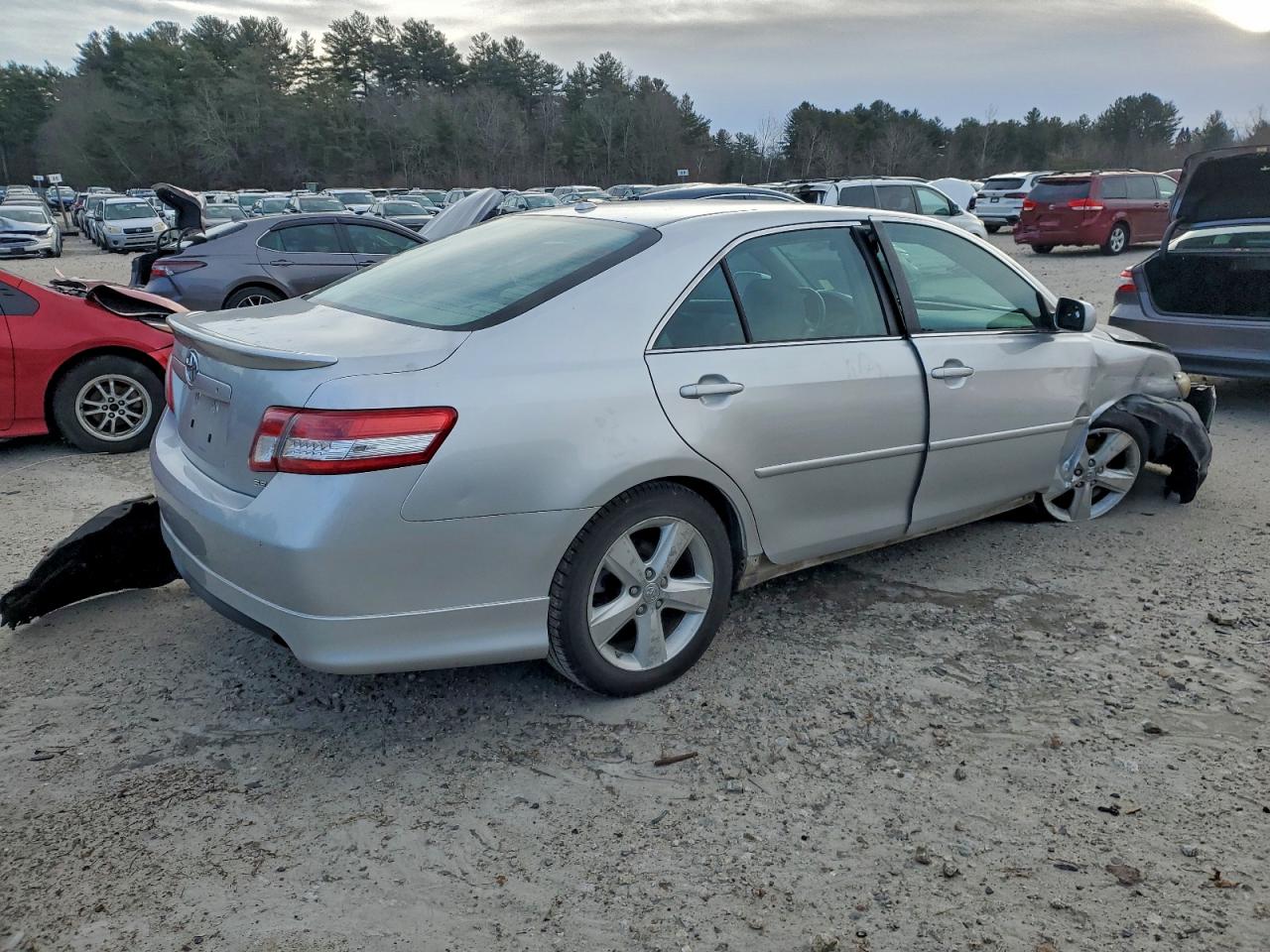 2011 TOYOTA CAMRY BASE photo 3