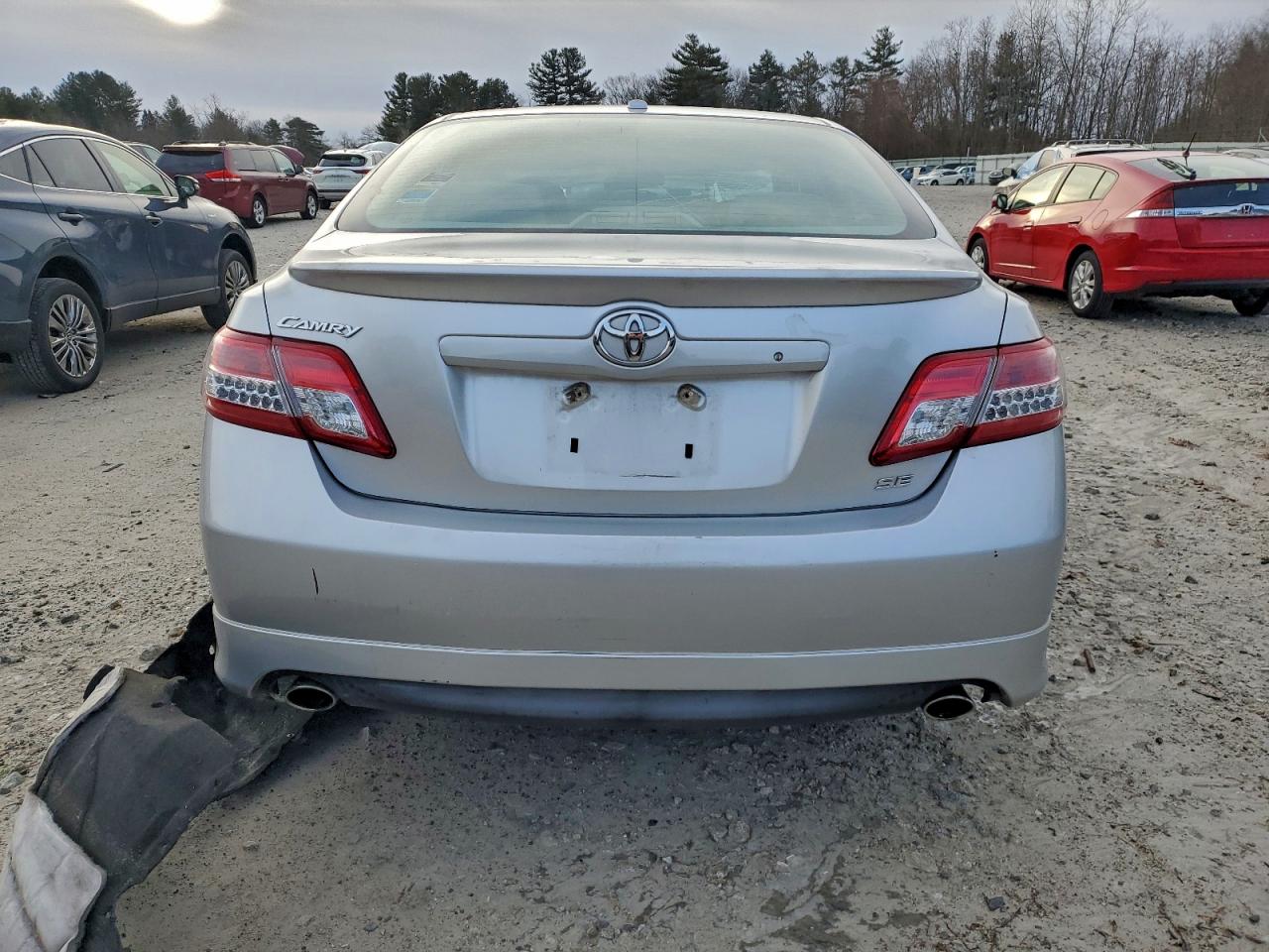 2011 TOYOTA CAMRY BASE photo 6