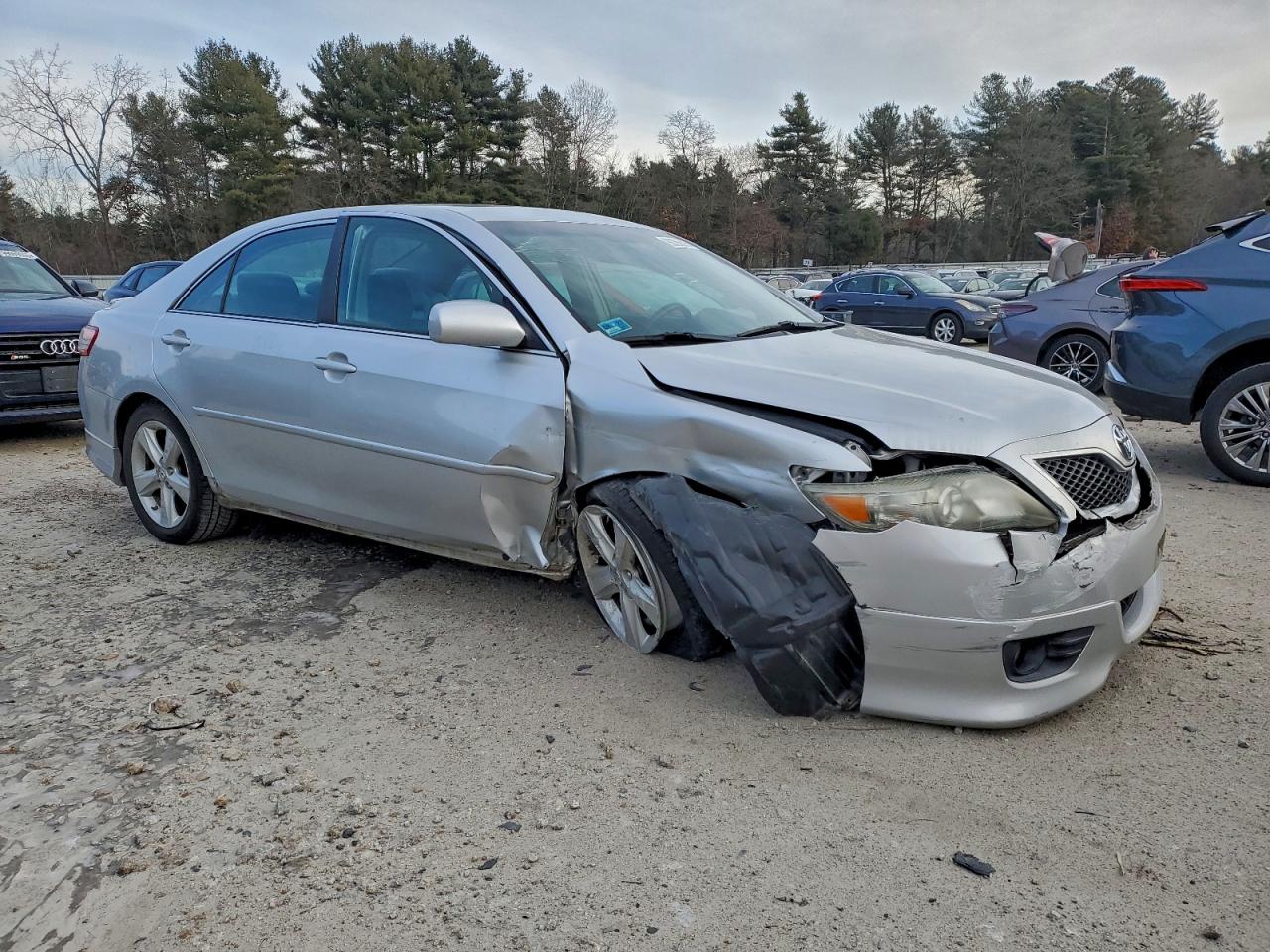 2011 TOYOTA CAMRY BASE photo 4