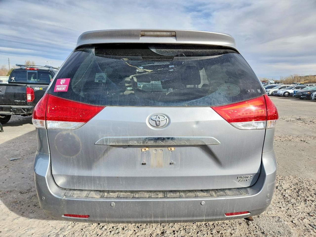 2013 TOYOTA SIENNA XLE photo 6