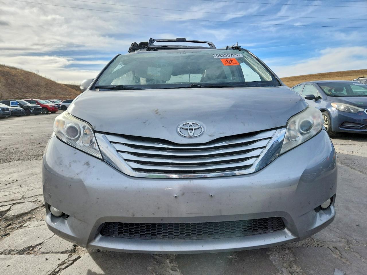 2013 TOYOTA SIENNA XLE photo 5