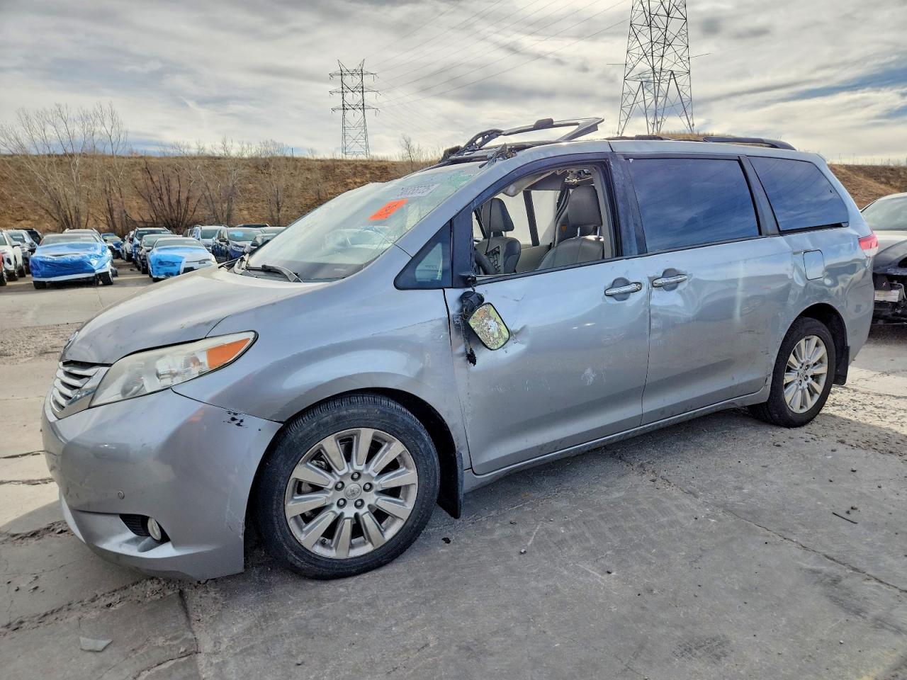 2013 TOYOTA SIENNA