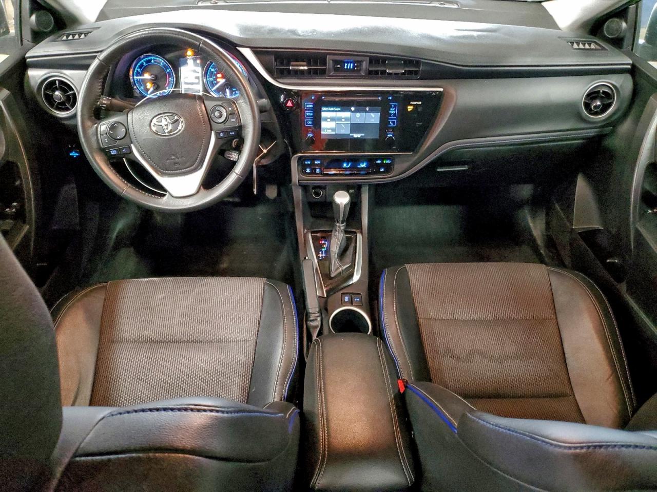 2017 TOYOTA COROLLA L photo 8