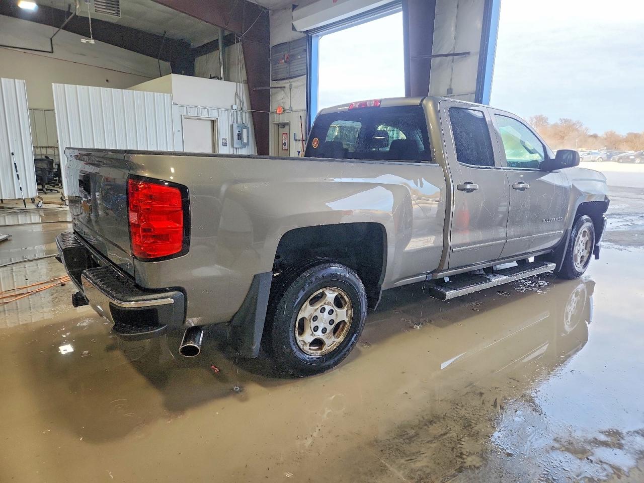 2017 CHEVROLET SILVERADO C1500 LT photo 3