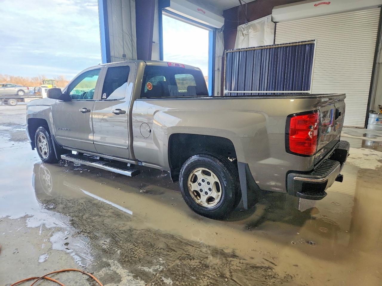 2017 CHEVROLET SILVERADO C1500 LT photo 2