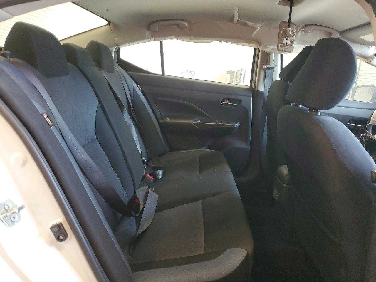 2025 NISSAN VERSA SV photo 10