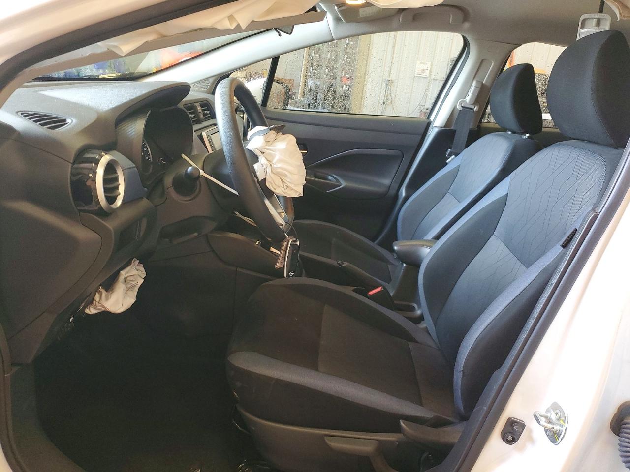 2025 NISSAN VERSA SV photo 7