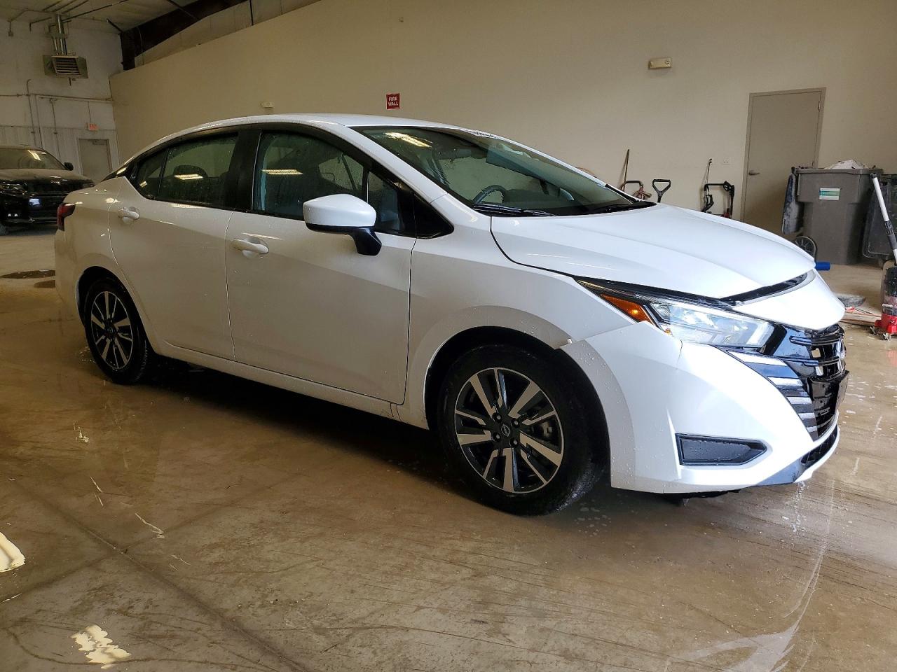 2025 NISSAN VERSA SV photo 4