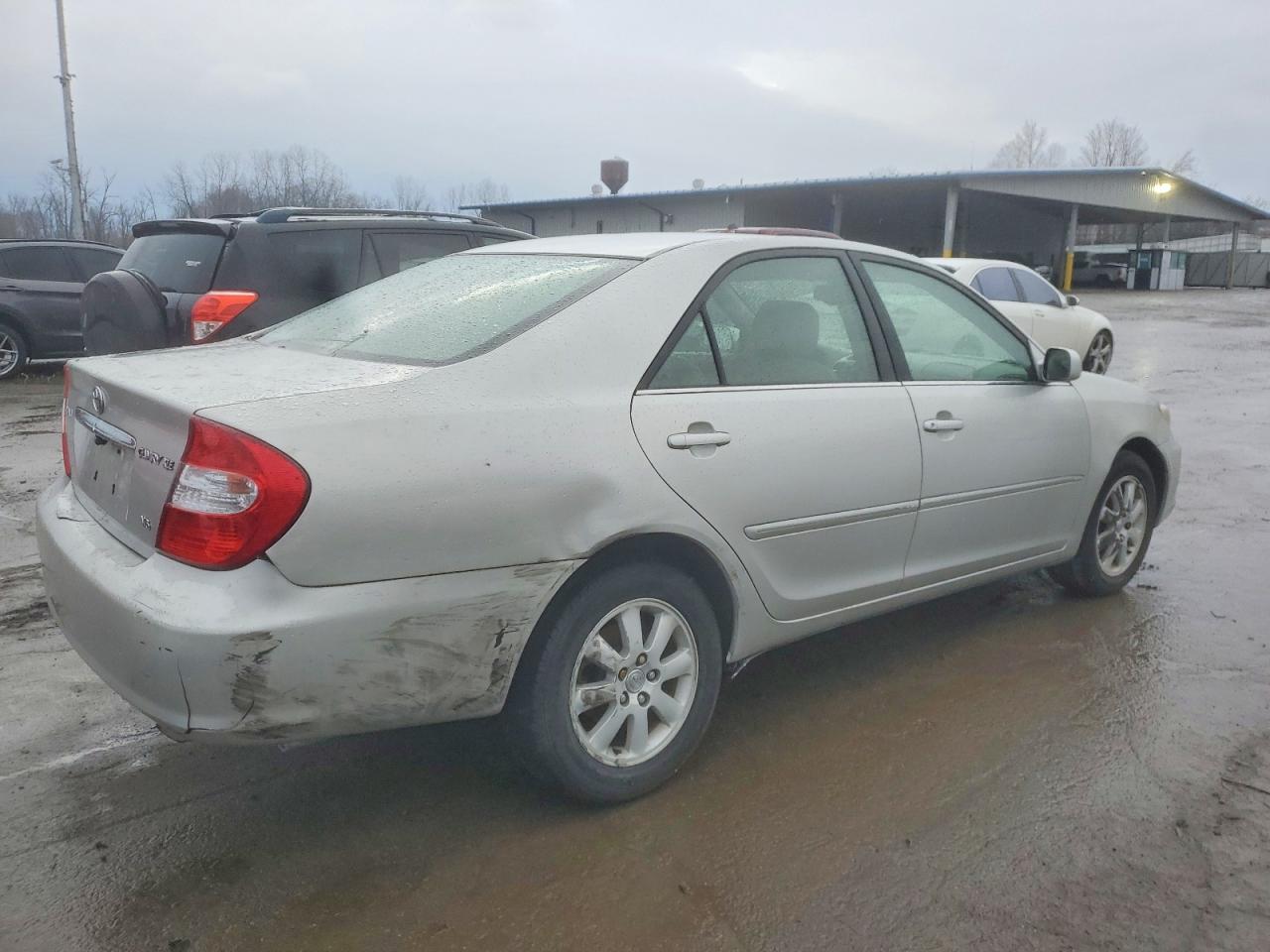 2002 TOYOTA CAMRY LE photo 3