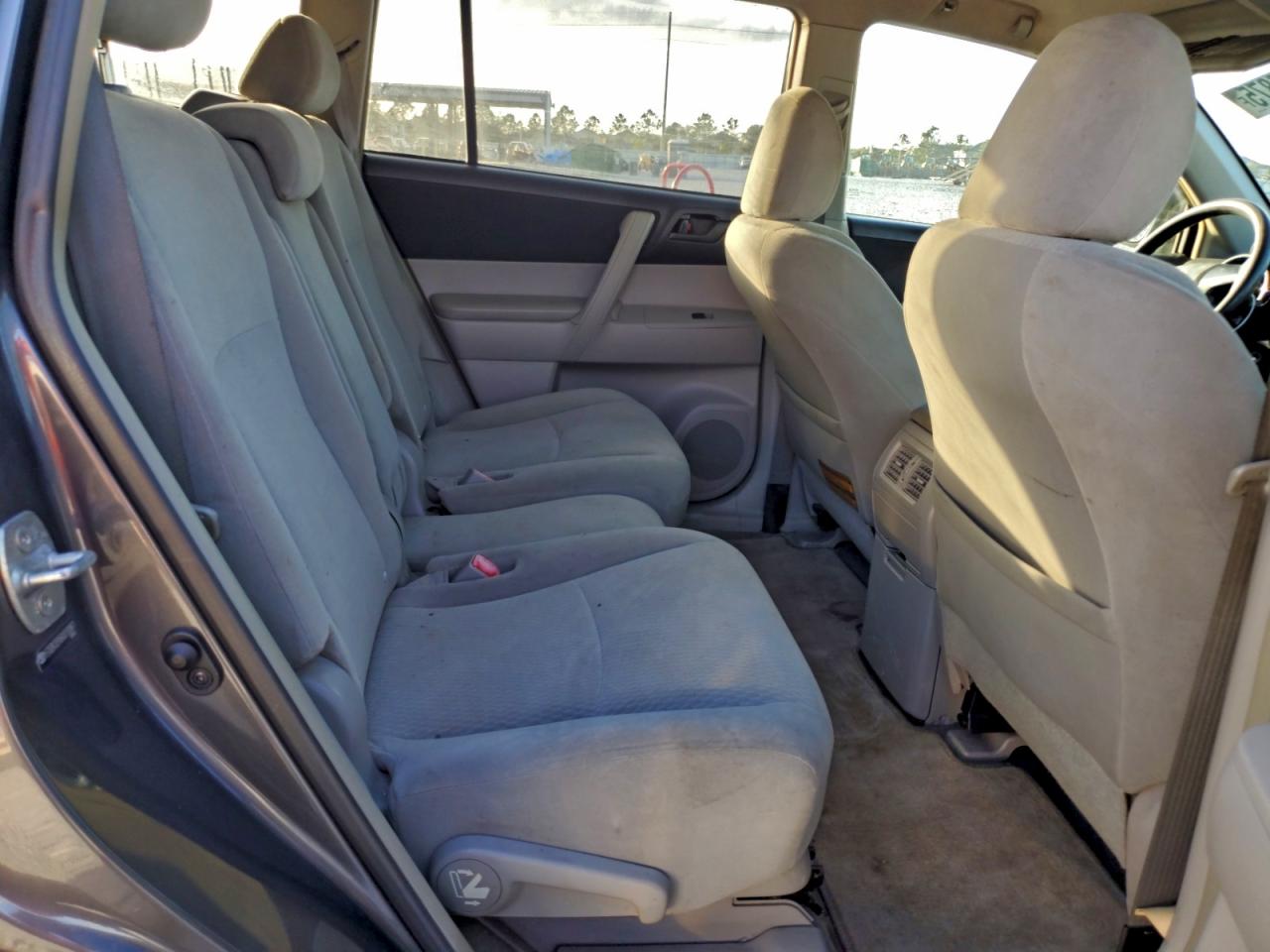 2010 TOYOTA HIGHLANDER photo 11