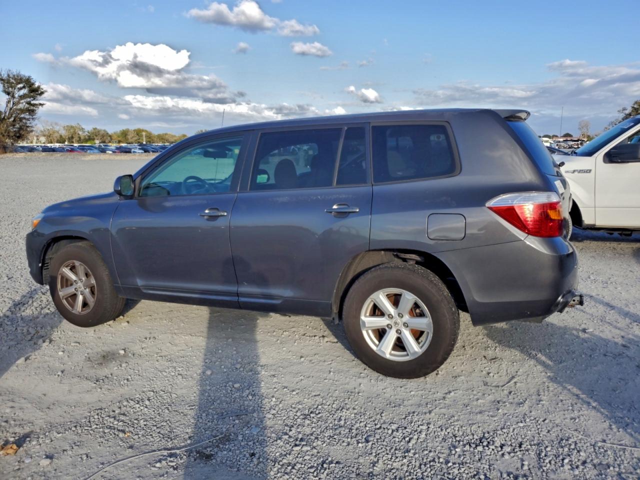 2010 TOYOTA HIGHLANDER photo 2
