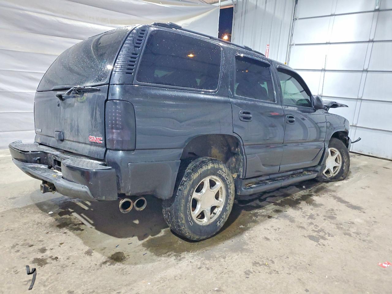 2003 GMC YUKON DENALI photo 3