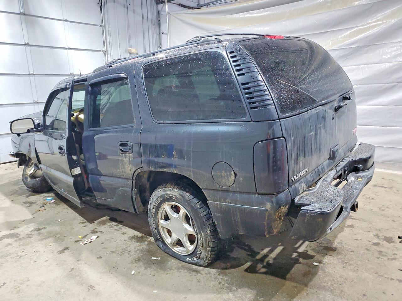 2003 GMC YUKON DENALI photo 2