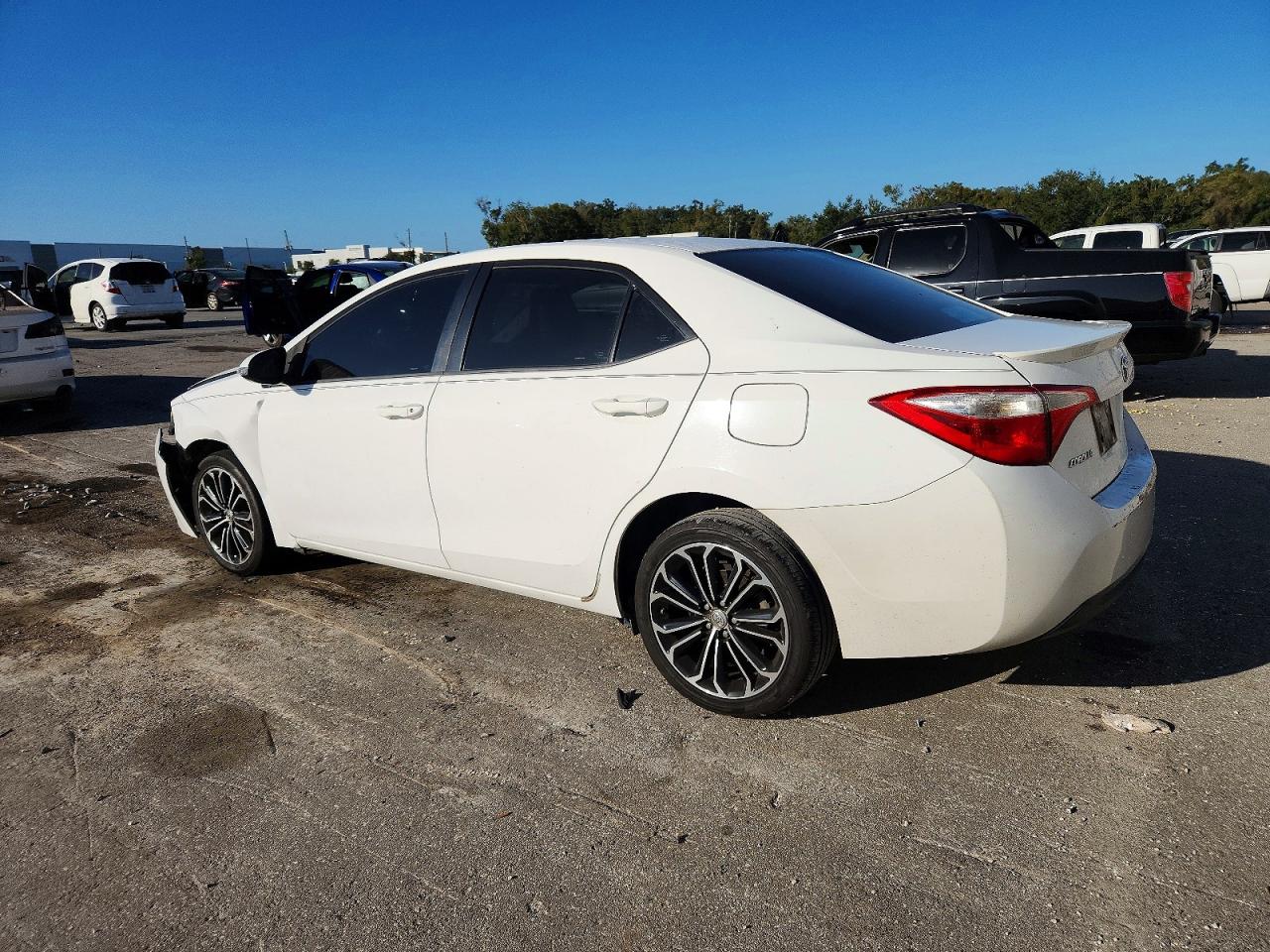 2014 TOYOTA COROLLA L photo 2