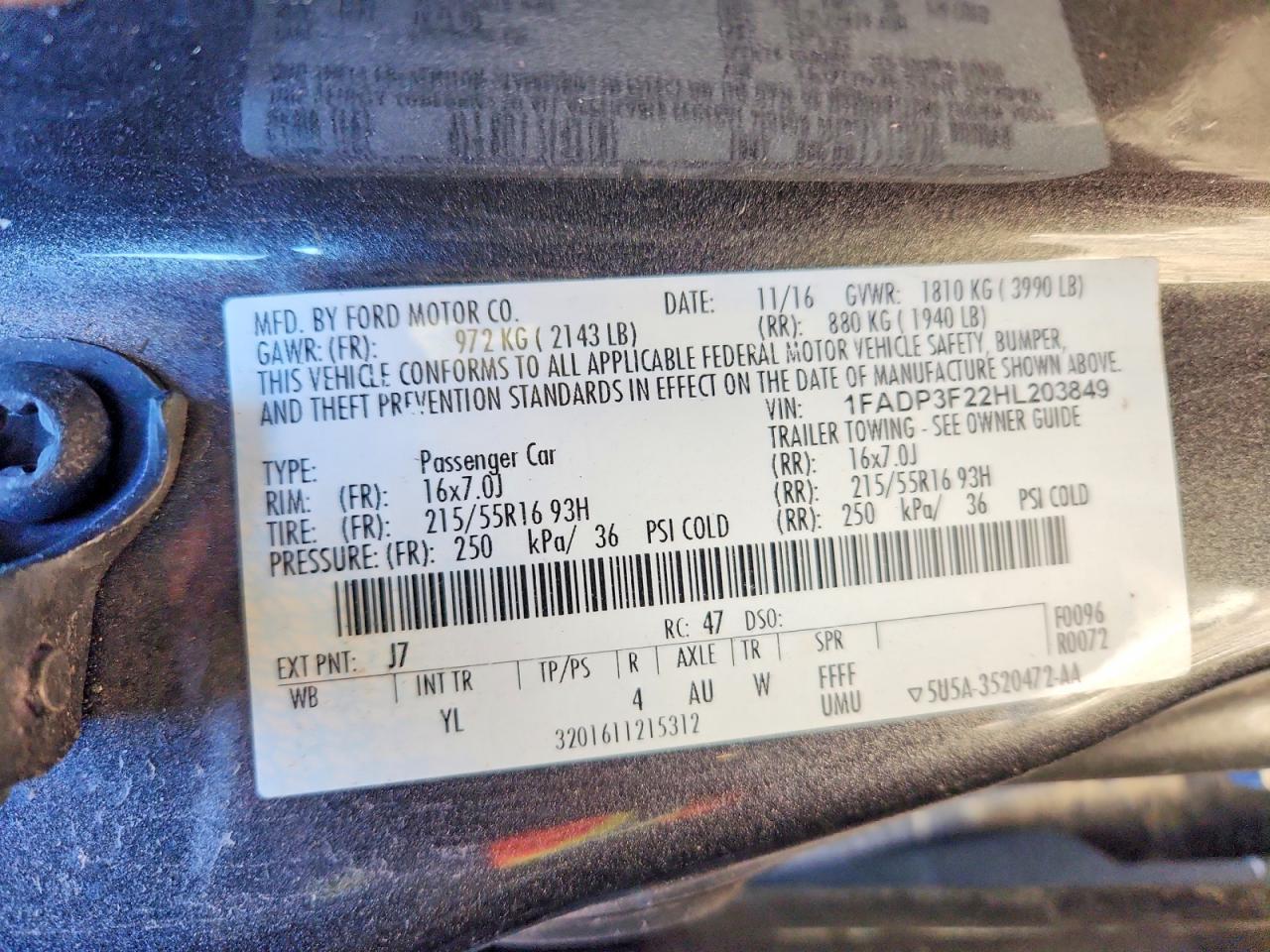 2017 FORD FOCUS SE photo 12