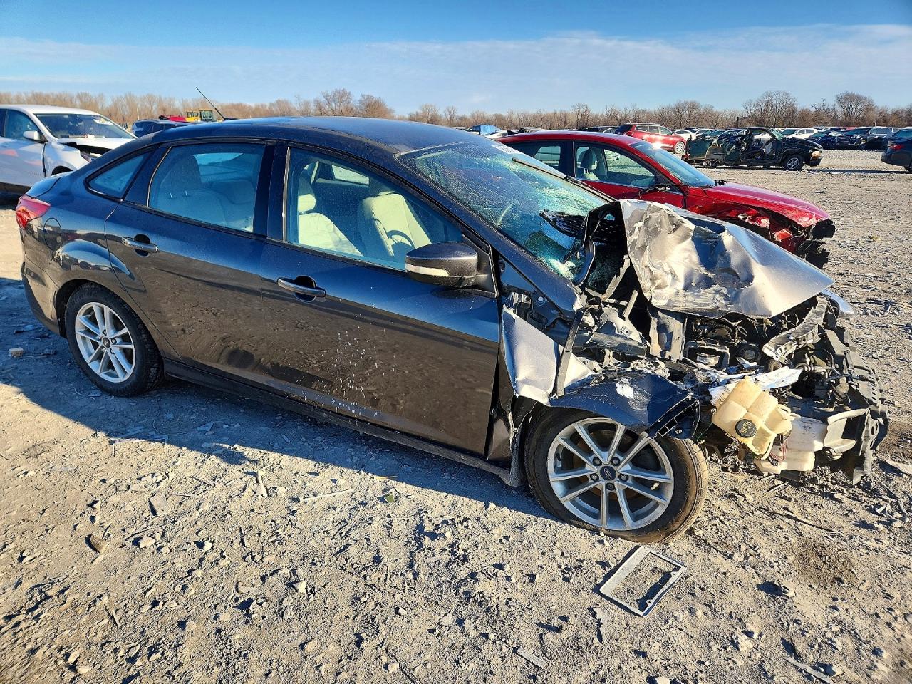 2017 FORD FOCUS SE photo 4