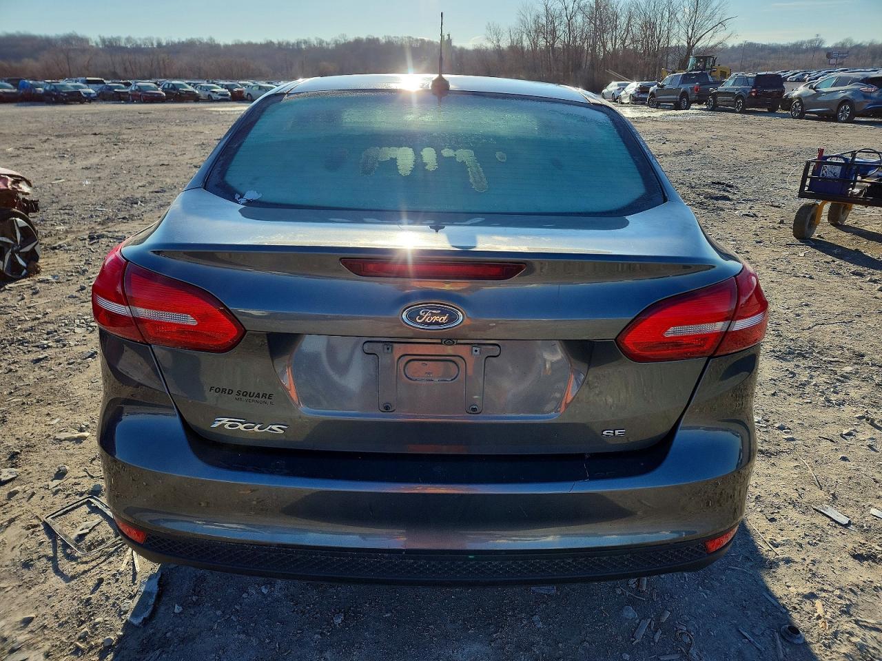 2017 FORD FOCUS SE photo 6