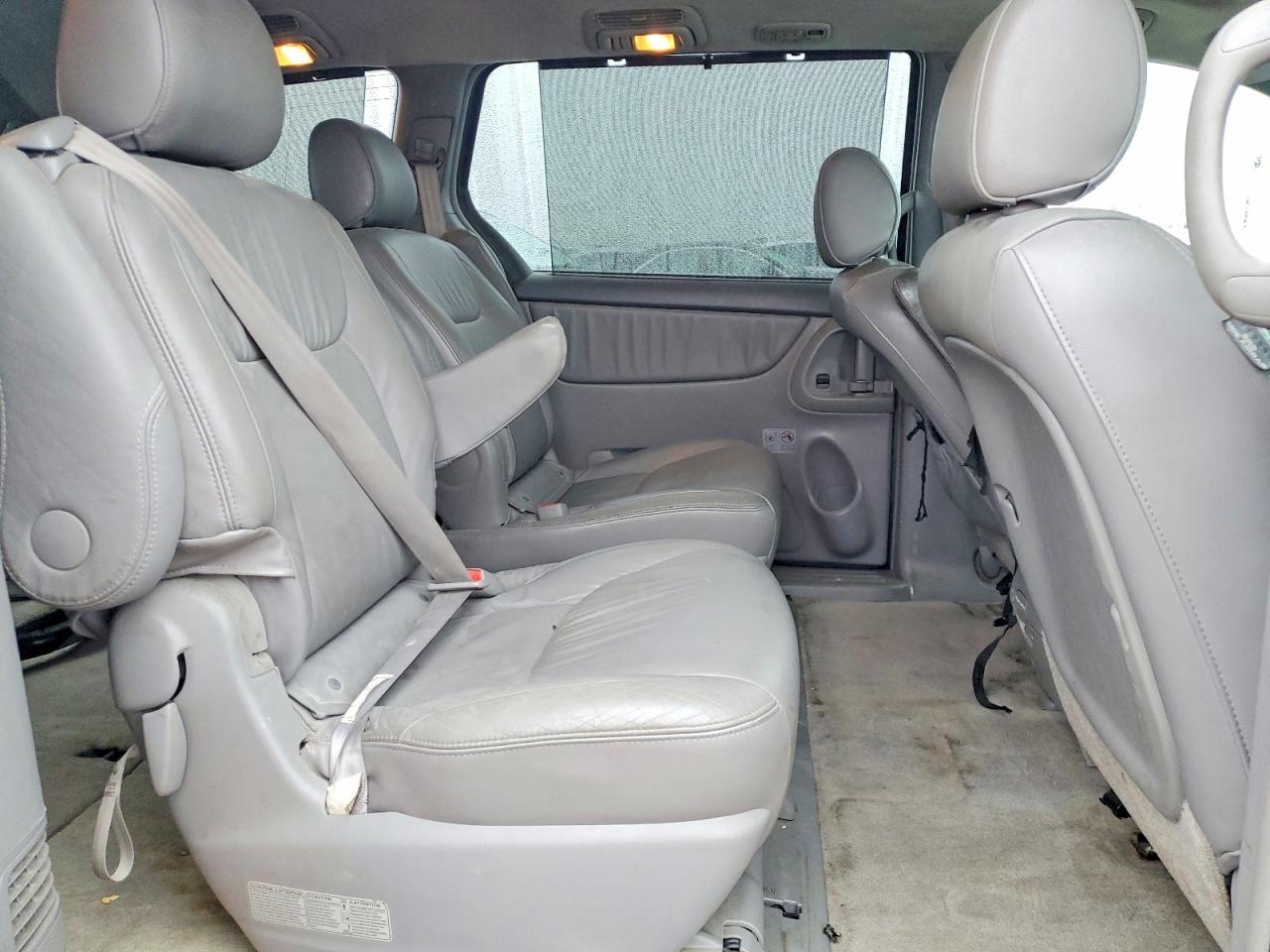 2008 TOYOTA SIENNA XLE photo 10