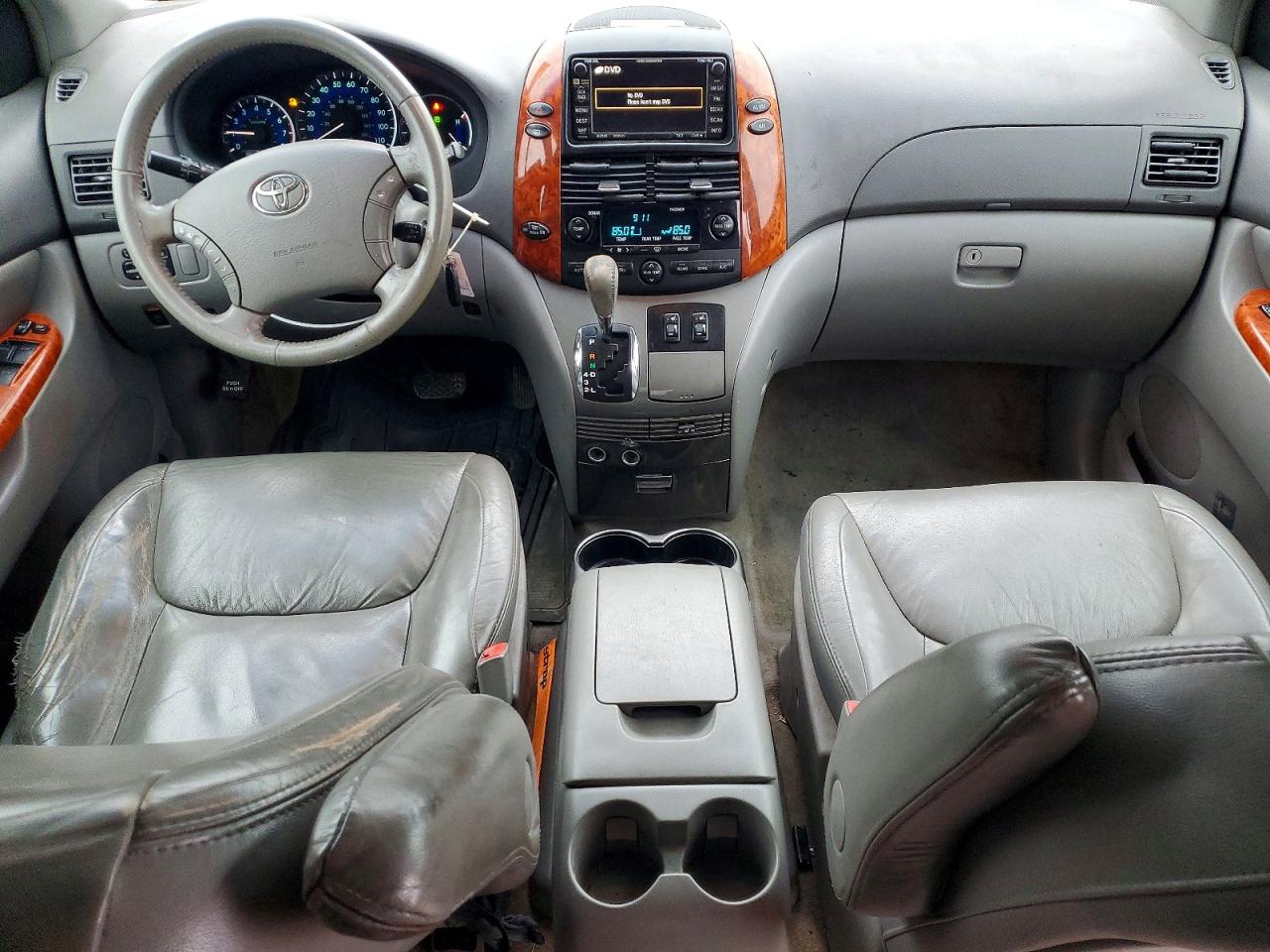 2008 TOYOTA SIENNA XLE photo 8