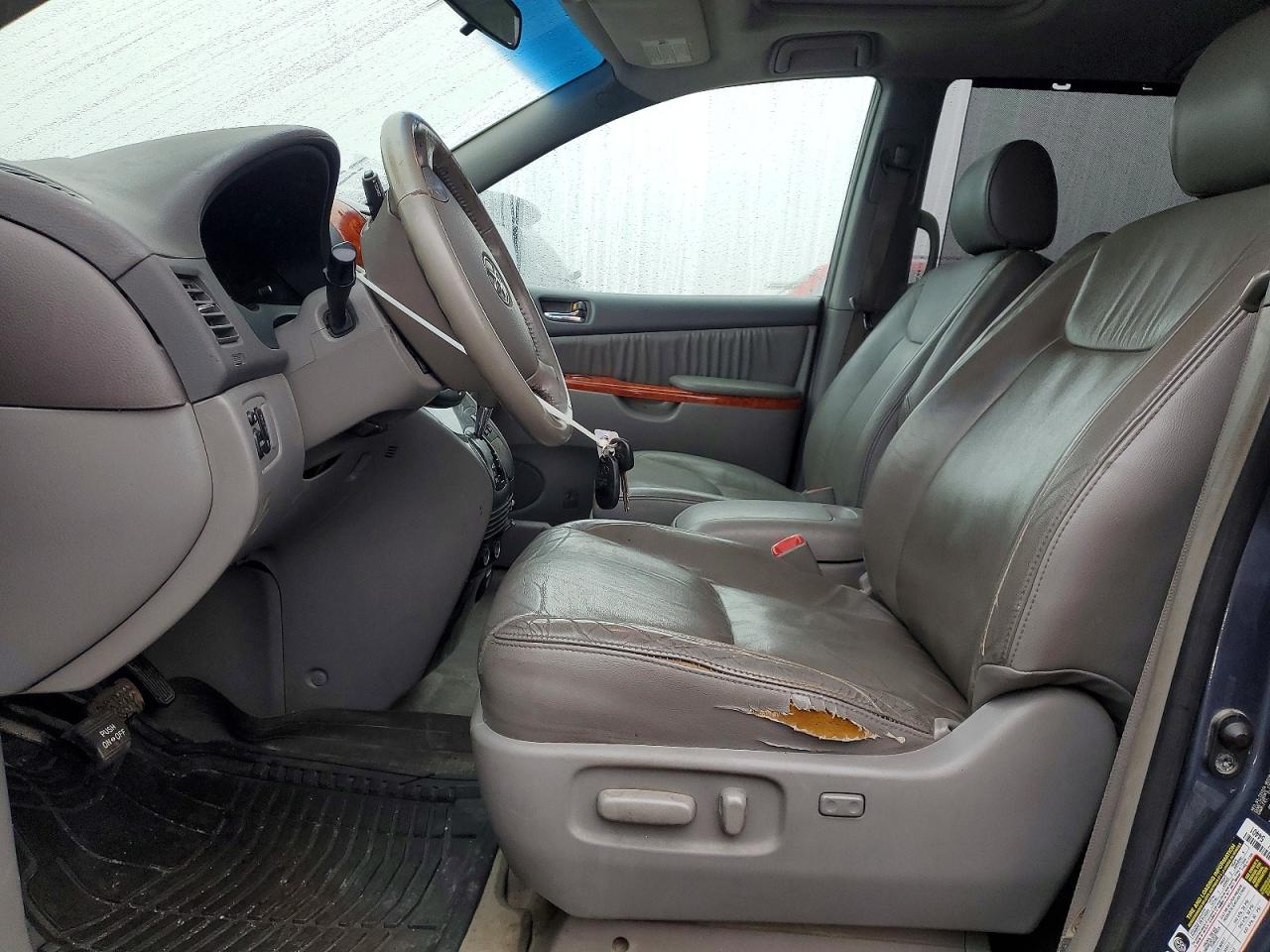 2008 TOYOTA SIENNA XLE photo 7