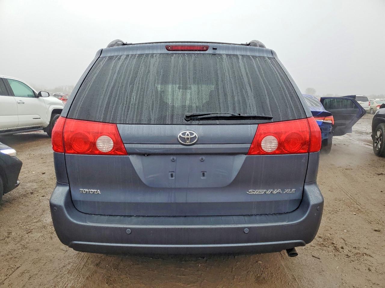 2008 TOYOTA SIENNA XLE photo 6