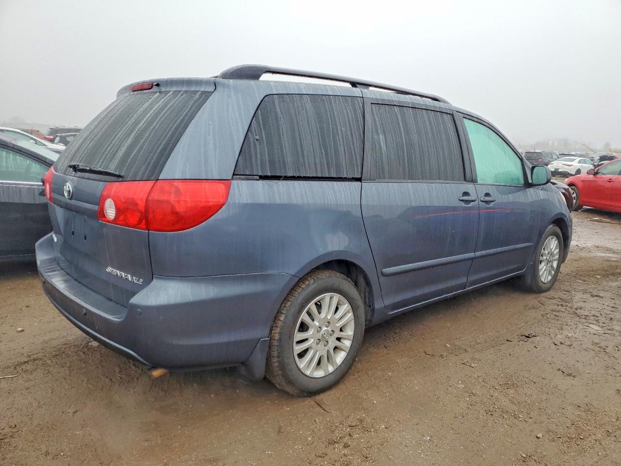 2008 TOYOTA SIENNA XLE photo 3