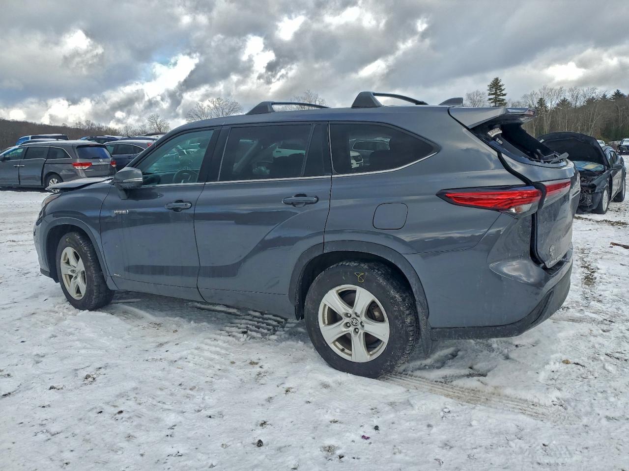 2021 TOYOTA HIGHLANDER HYBRID LE photo 2