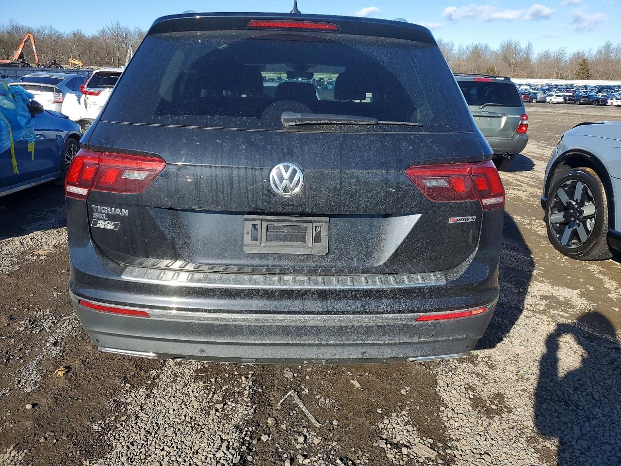 2021 VOLKSWAGEN TIGUAN SE photo 6