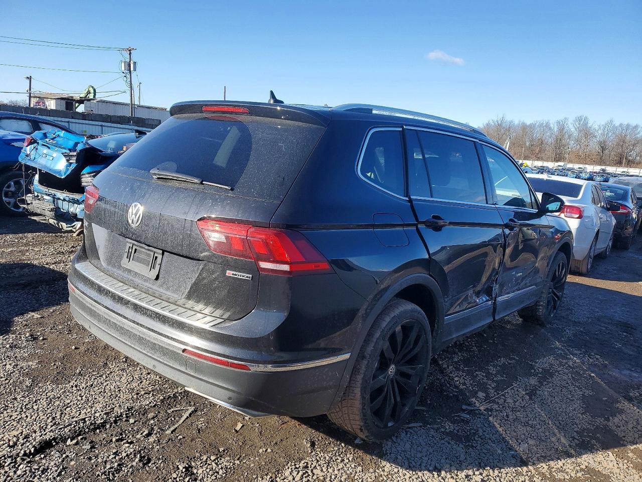 2021 VOLKSWAGEN TIGUAN SE photo 3