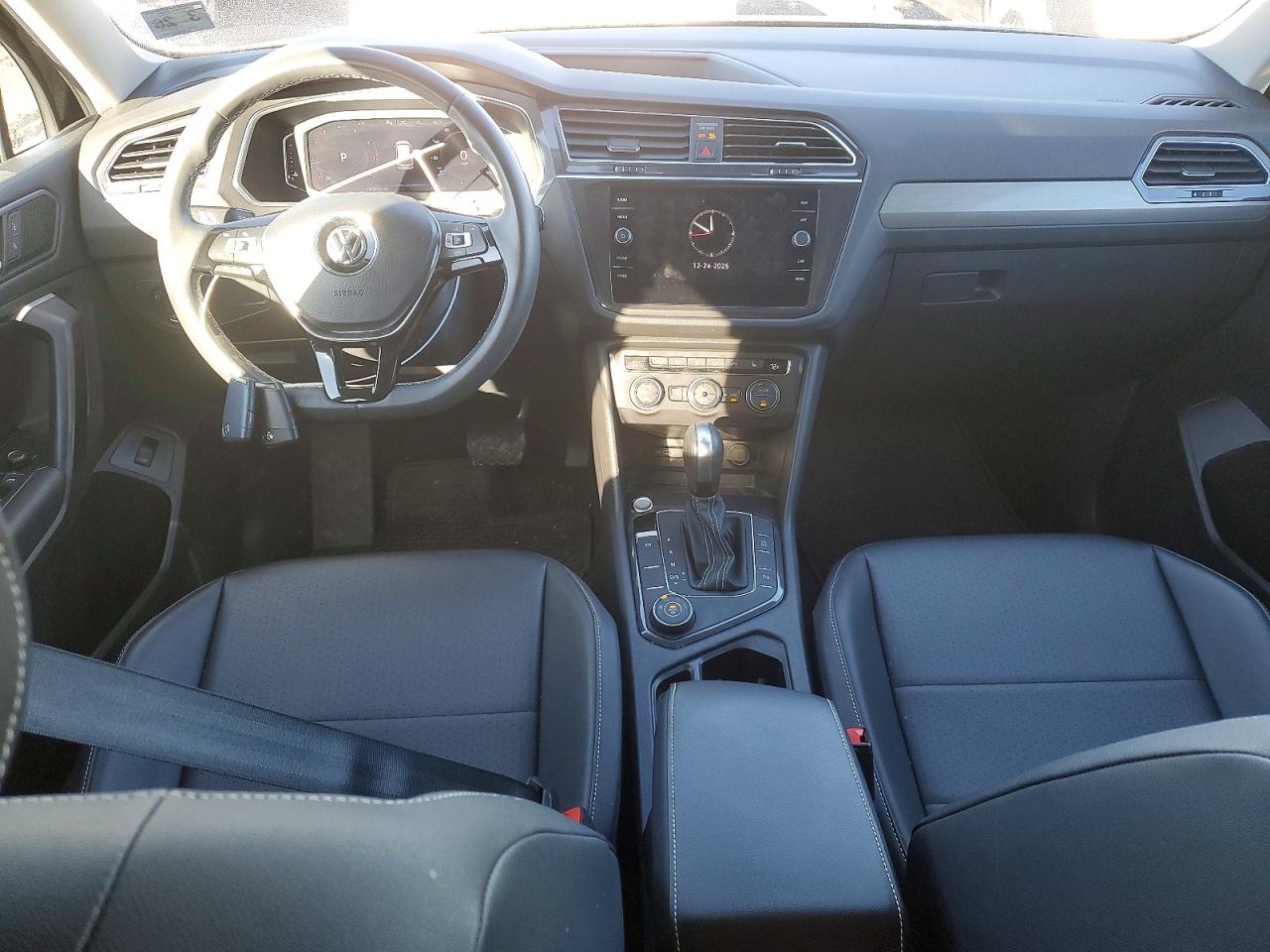 2021 VOLKSWAGEN TIGUAN SE photo 8