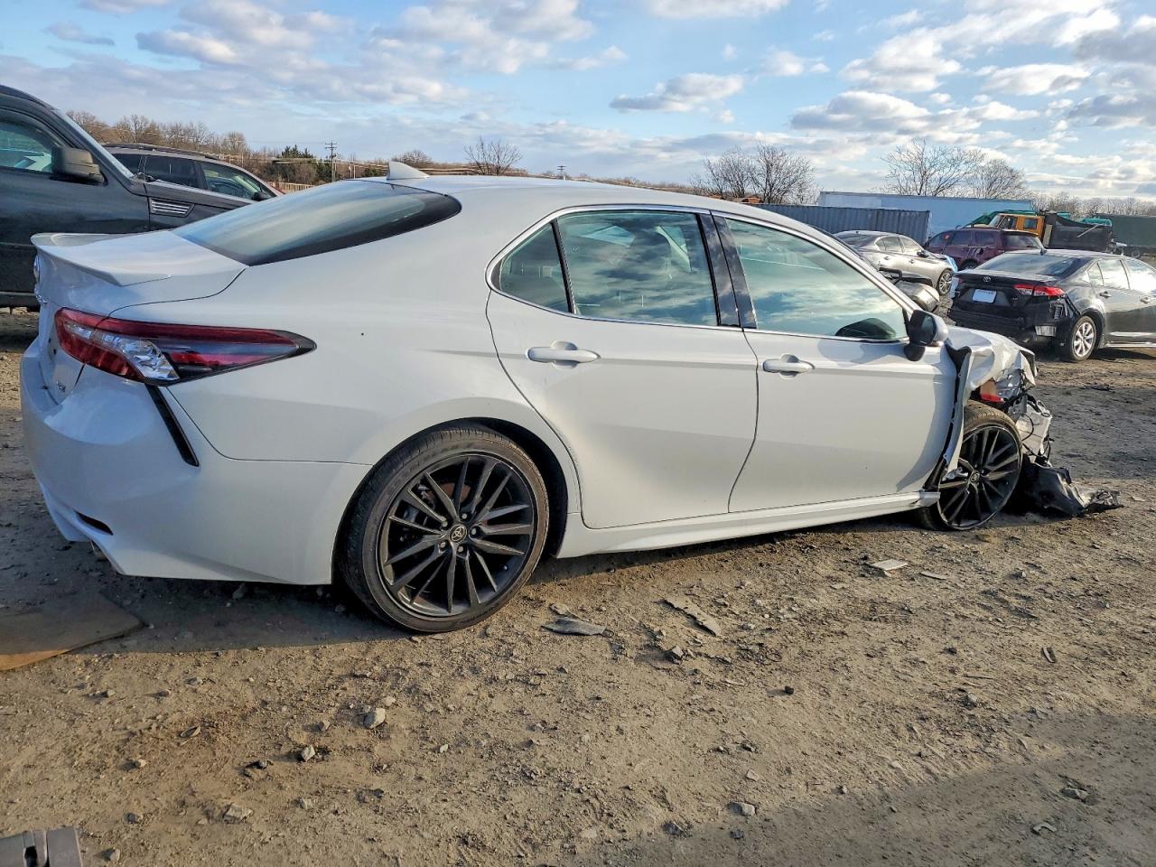 2022 TOYOTA CAMRY XSE photo 3