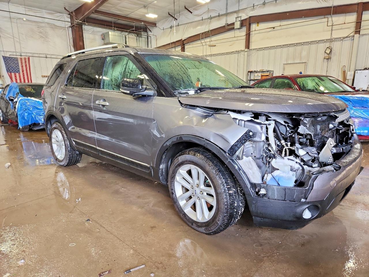 2013 FORD EXPLORER XLT photo 4