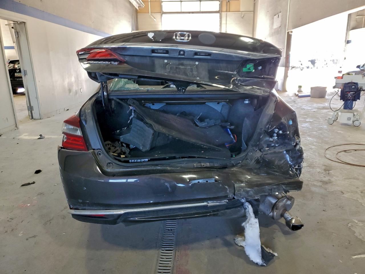 2017 HONDA ACCORD LX photo 6
