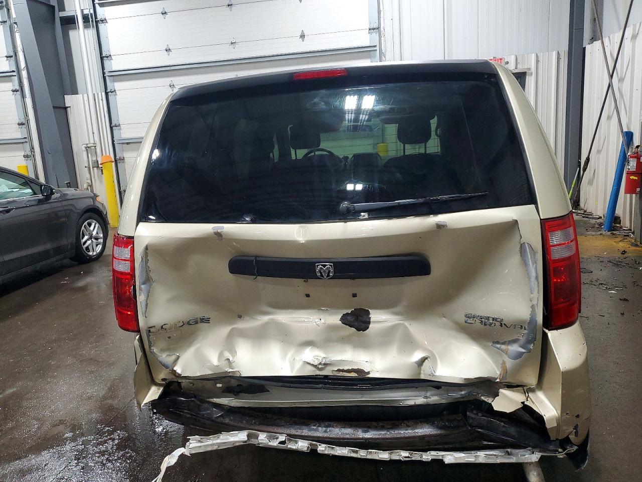 2010 DODGE GRAND CARAVAN SE photo 6