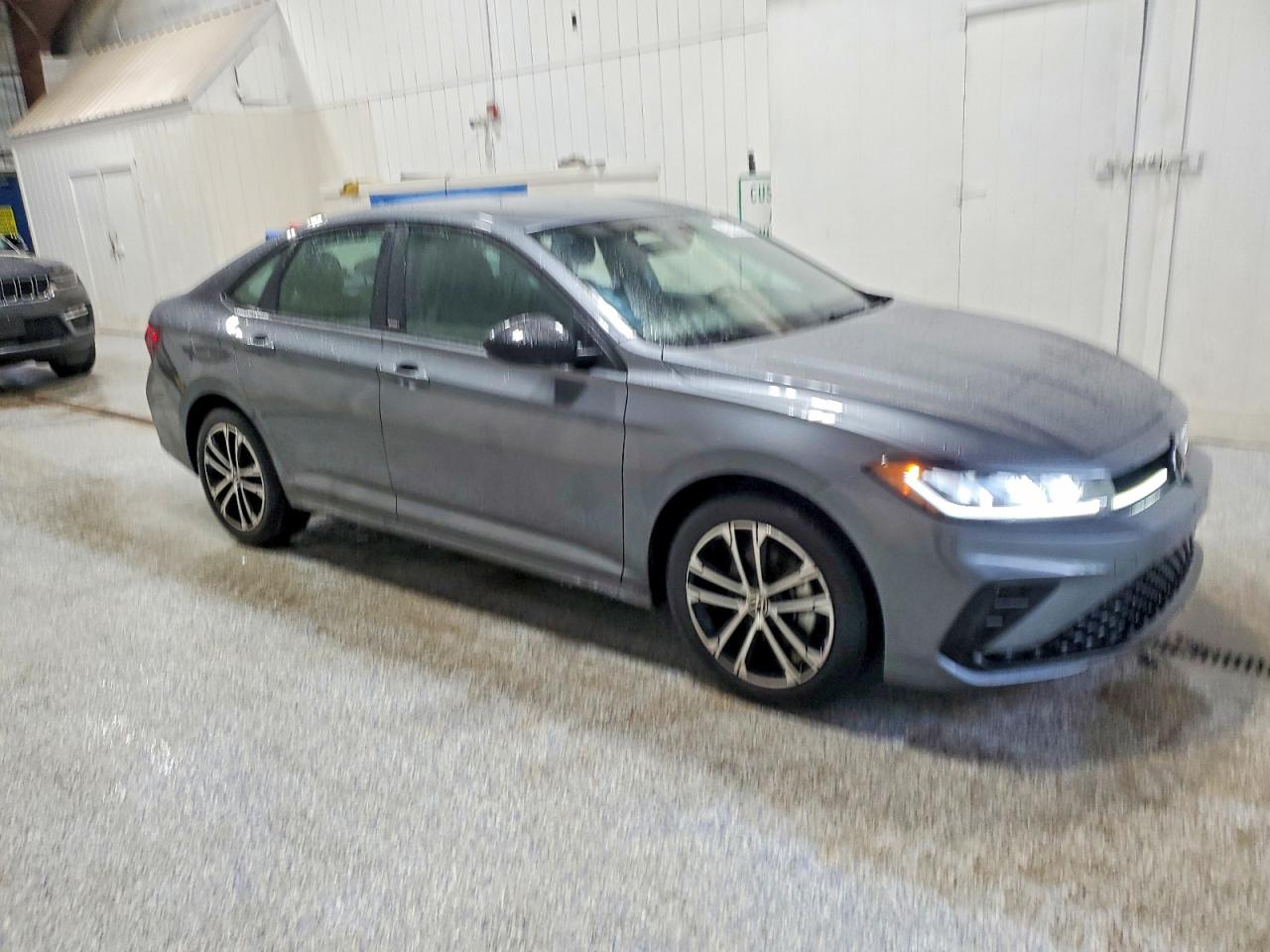 2025 VOLKSWAGEN JETTA SPORT photo 4