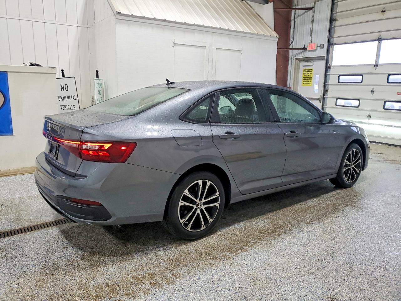 2025 VOLKSWAGEN JETTA SPORT photo 3