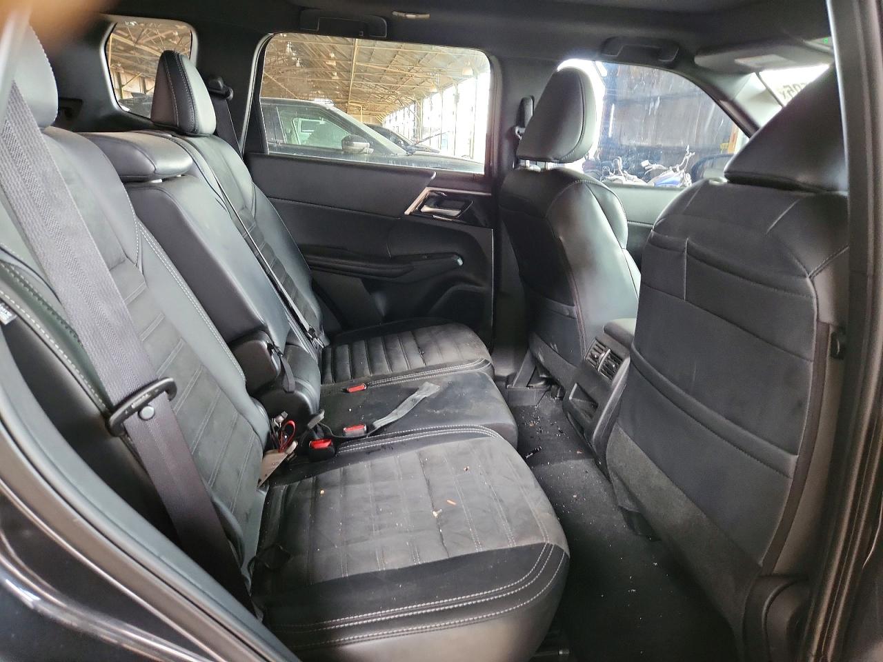 2024 MITSUBISHI OUTLANDER SE photo 11