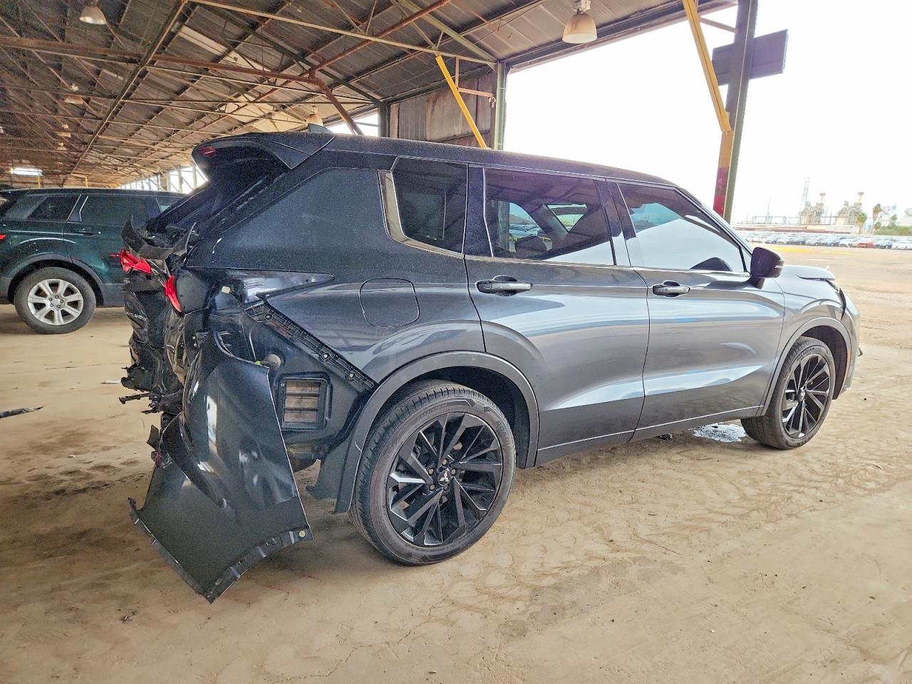 2024 MITSUBISHI OUTLANDER SE photo 3