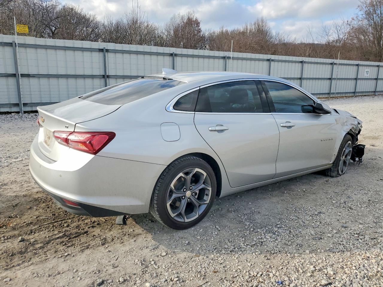 2022 CHEVROLET MALIBU LT photo 3