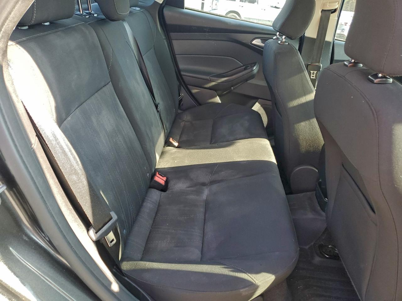 2015 FORD FOCUS SE photo 10