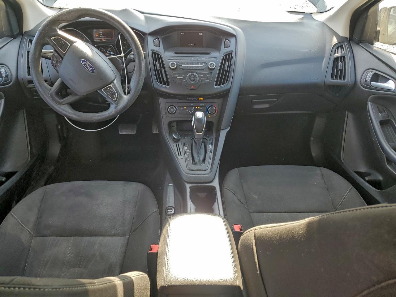 2015 FORD FOCUS SE photo 8