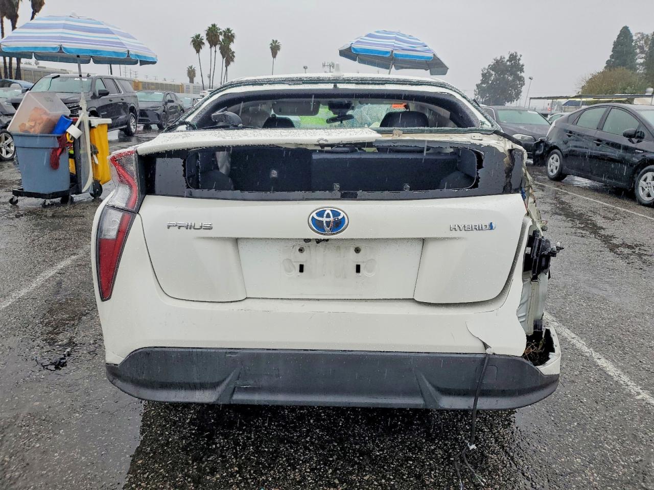 2016 TOYOTA PRIUS THREE TOURING photo 6