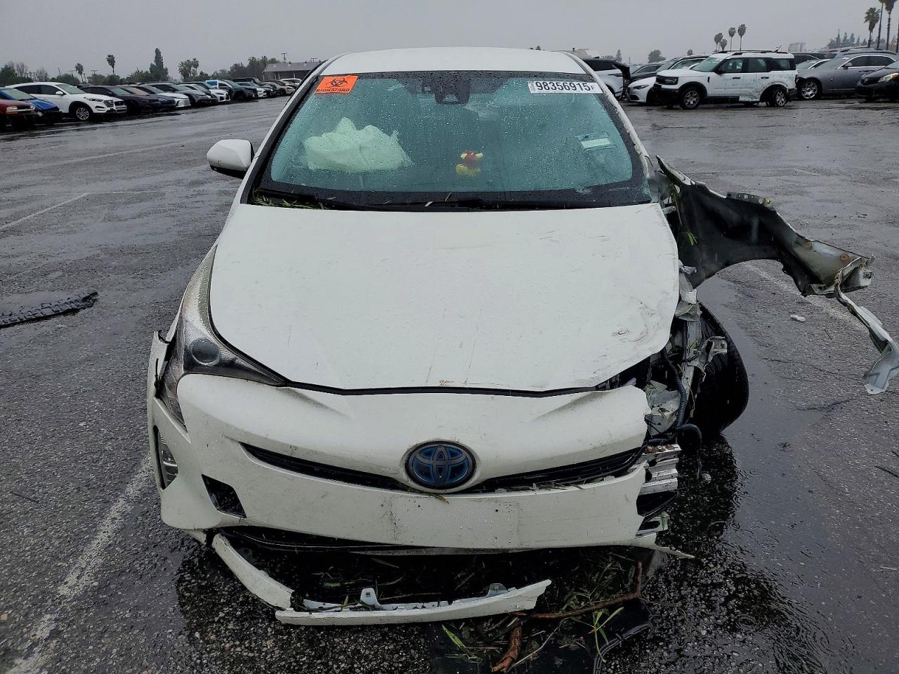 2016 TOYOTA PRIUS THREE TOURING photo 5